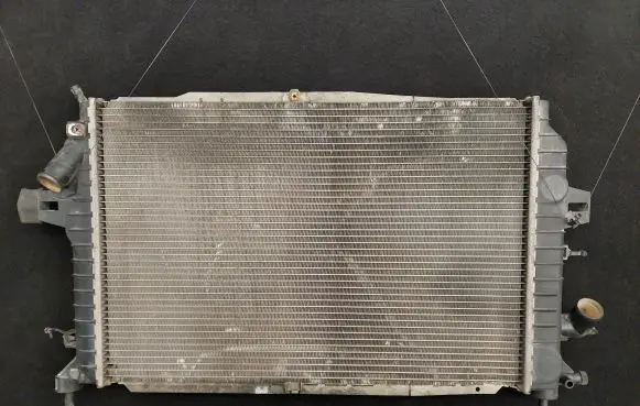 Opel Zafira B Coolant radiator 13128925