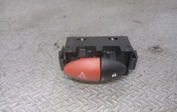 Renault Twingo II Hazard light switch E31601