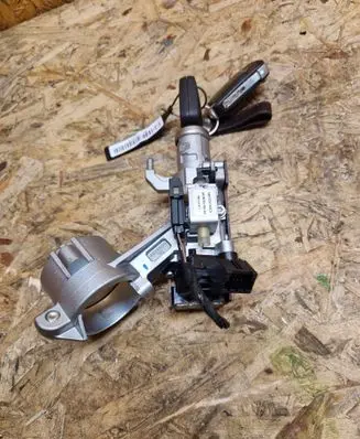 Opel Astra J Ignition lock 4121694