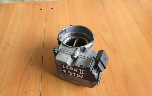 Seat Leon (1P) Throttle valve 03G128063C