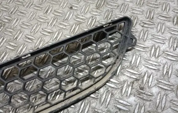 Volvo S60 Front bumper lower grill 30795021