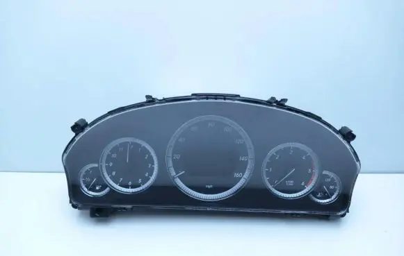 Mercedes-Benz E W212 Speedometer (instrument cluster) A2129005203 B704