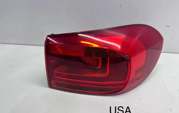 Volkswagen Tiguan Rear/tail lights 5N0945096R