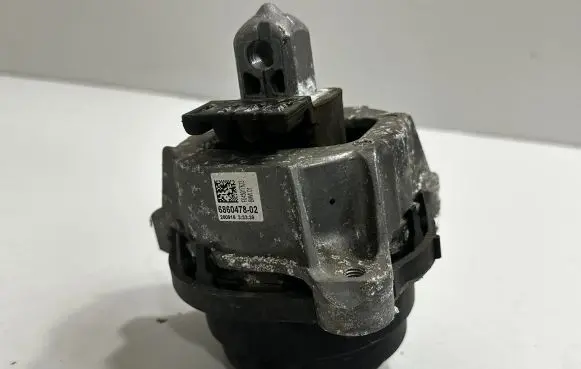 BMW 7 G11 G12 Engine mount bracket 6860478
