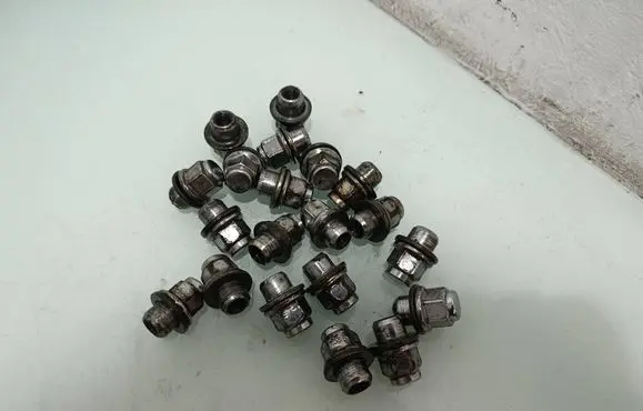Toyota Corolla E140 E150 Nuts/bolts