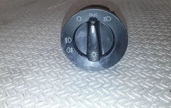 Volkswagen Golf IV Light switch 1C0941531A