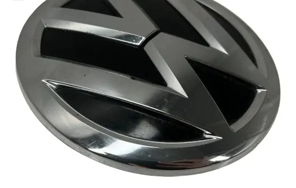 Manufacturer badge logo/emblem