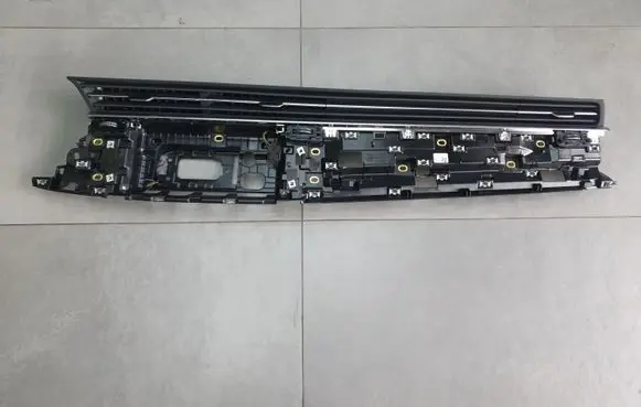 Audi Q8 Dash center air vent grill 4M8820902G