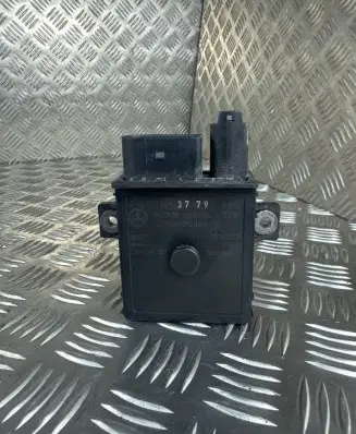 Mercedes-Benz E W212 Glow plug pre-heat relay A6421533779 0004540217 0522140207