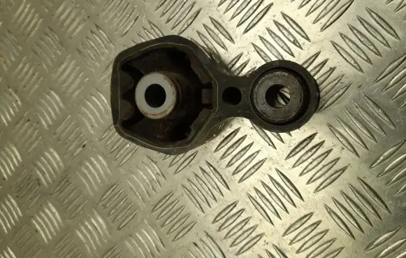 Mazda CX-5 Engine mount bracket KE64