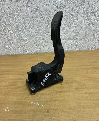 Mercedes-Benz Sprinter W906 Accelerator throttle pedal A9063000404 F1452