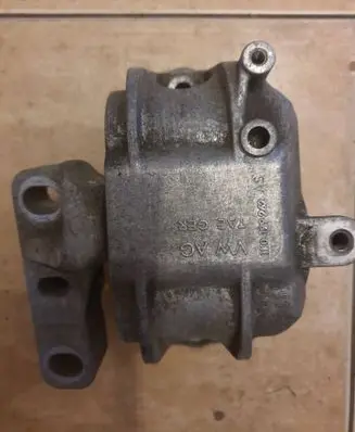Volkswagen Golf IV Engine mount bracket 1K0199262