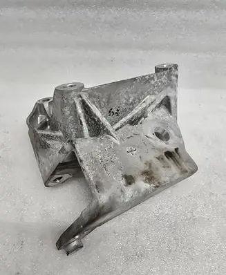 Volvo XC90 Engine mounting bracket 31430470