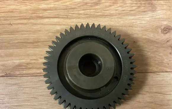Mercedes-Benz E W212 Timing chain sprocket A6510301613