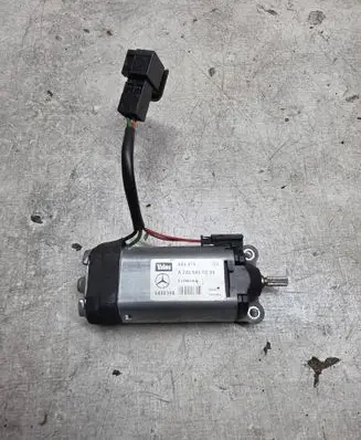 Mercedes-Benz E W211 Steering column adjust motor A2205400288 404476 040519B