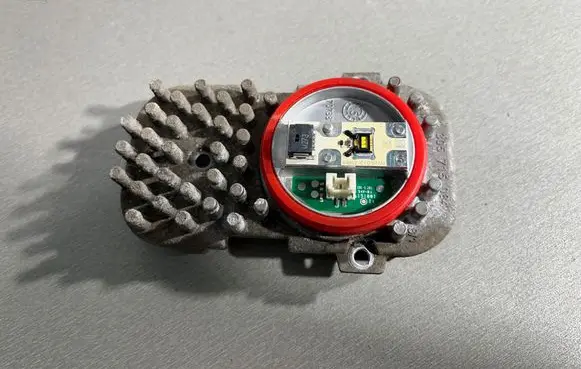 BMW 3 E92 E93 LED ballast control module 1305715084