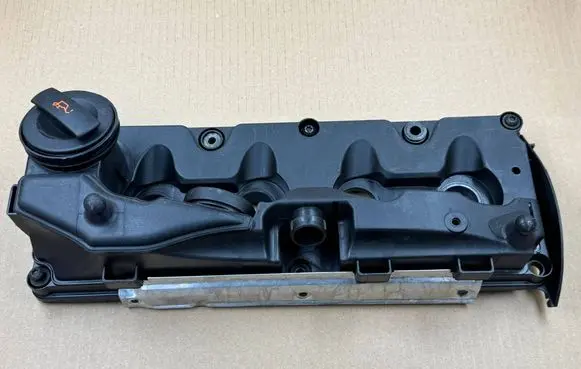 Volkswagen Transporter - Caravelle T5 Rocker cam cover 03L103469G PA66GF40