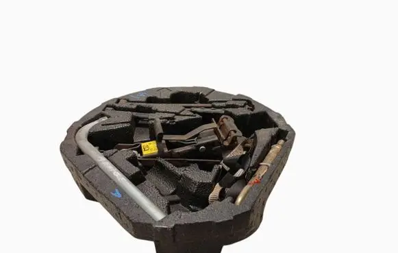 Volkswagen New Beetle Tool set 1C0011031