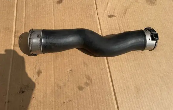 BMW 5 F10 F11 Intercooler hose/pipe 521108A