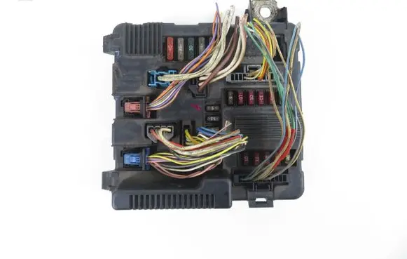 Renault Megane II Central body control module 8200306033B S118399300K