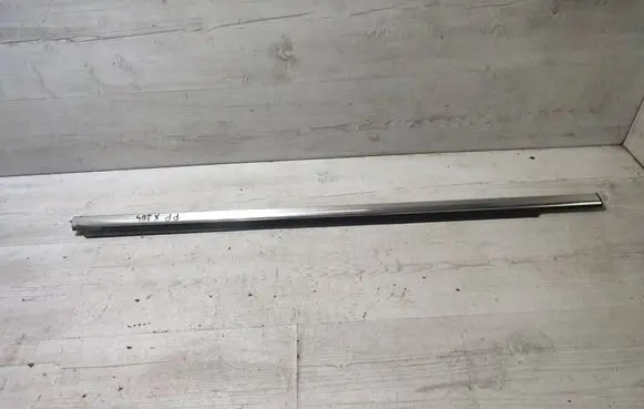 Mercedes-Benz GLK (X204) Front door windshield rail 407X