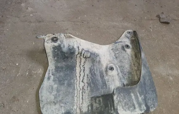 Toyota Land Cruiser (J200) Front mudguard 