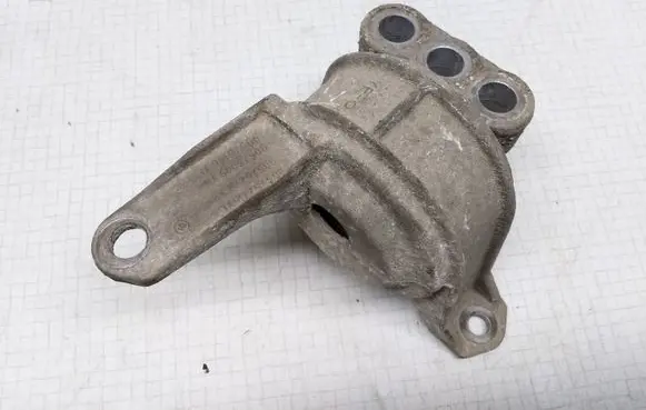 Opel Zafira A Engine mount bracket 90575772 90575779 90576049