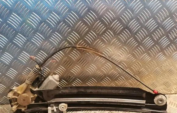 BMW 5 E39 Rear window lifting mechanism without motor 8360511