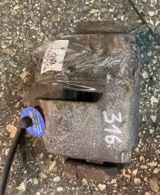 Volkswagen PASSAT B6 Front brake caliper