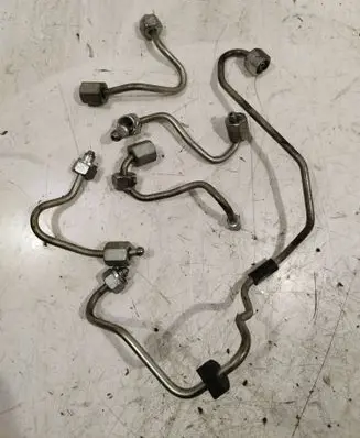 Fuel injector supply line/pipe