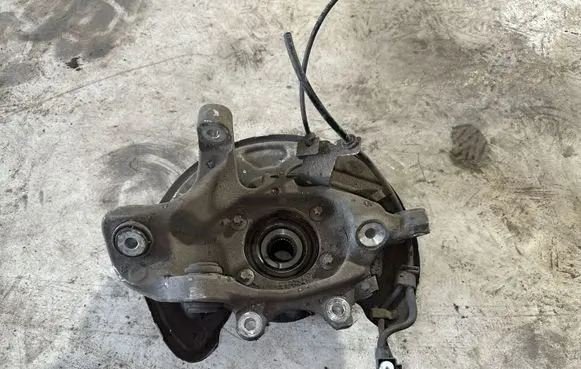 Mercedes-Benz C W205 Rear wheel hub
