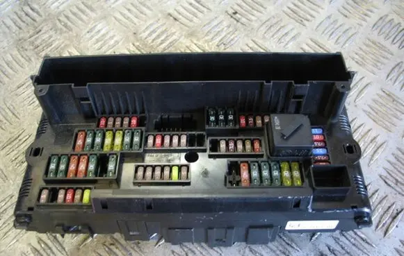 BMW 5 GT F07 Fuse box set Array