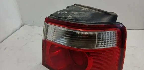 KIA Carens I Rear/tail lights