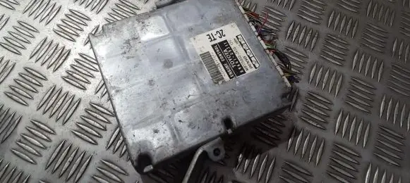 Toyota Avensis T220 Engine control unit/module 8966105311