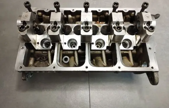 Volkswagen Golf V Engine head 038103373R BXE