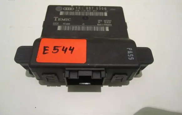 Audi A3 S3 8P Gateway control module 1K0907530B