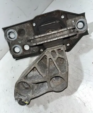 Nissan X-Trail T31 Engine mount bracket 575AF100C TGV000704