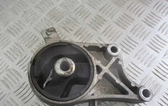 Opel Vectra C Engine mounting bracket
