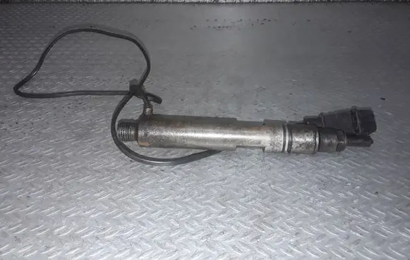 Audi A6 S6 C4 4A Fuel injector 046130202A