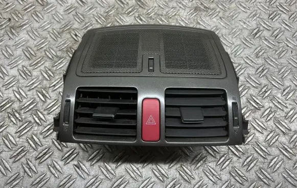 Toyota Auris 150 Dash center air vent grill