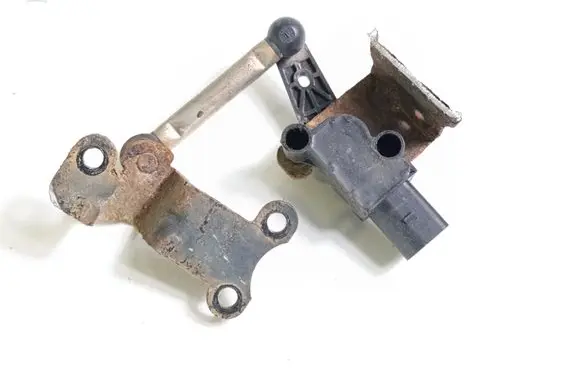 Headlight/headlamp level sensor