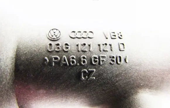 Volkswagen PASSAT B6 Engine coolant pipe/hose 03G121121D