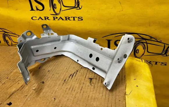Audi SQ7 Fender mounting bracket 4M0821137B 4M0821131C