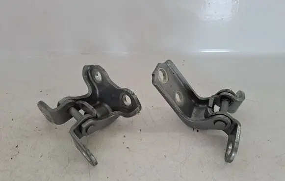Toyota Avensis T270 Rear door hinge set 687500H010 687700H010