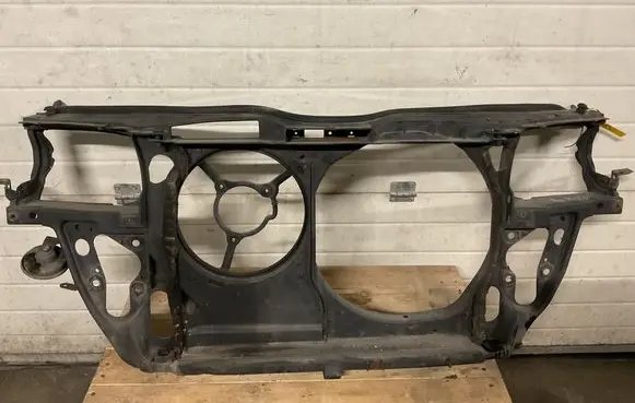 Volkswagen PASSAT B5 Radiator support slam panel 3B0805594