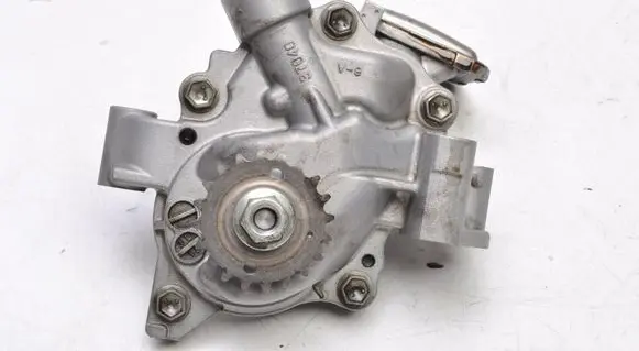 Lexus CT 200H Oil pump 