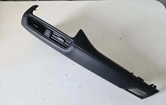 Nissan Leaf II (ZE1) Dash center air vent grill 687505SK0B