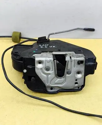 Mercedes-Benz E W211 Front door lock 2117300535