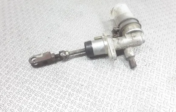 Suzuki Grand Vitara I Clutch master cylinder