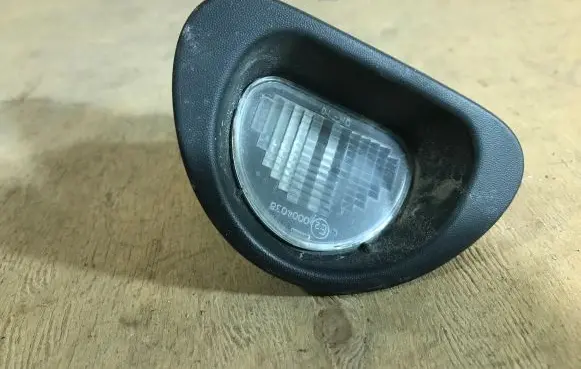 Peugeot 107 Number plate light 812700H020 89034489